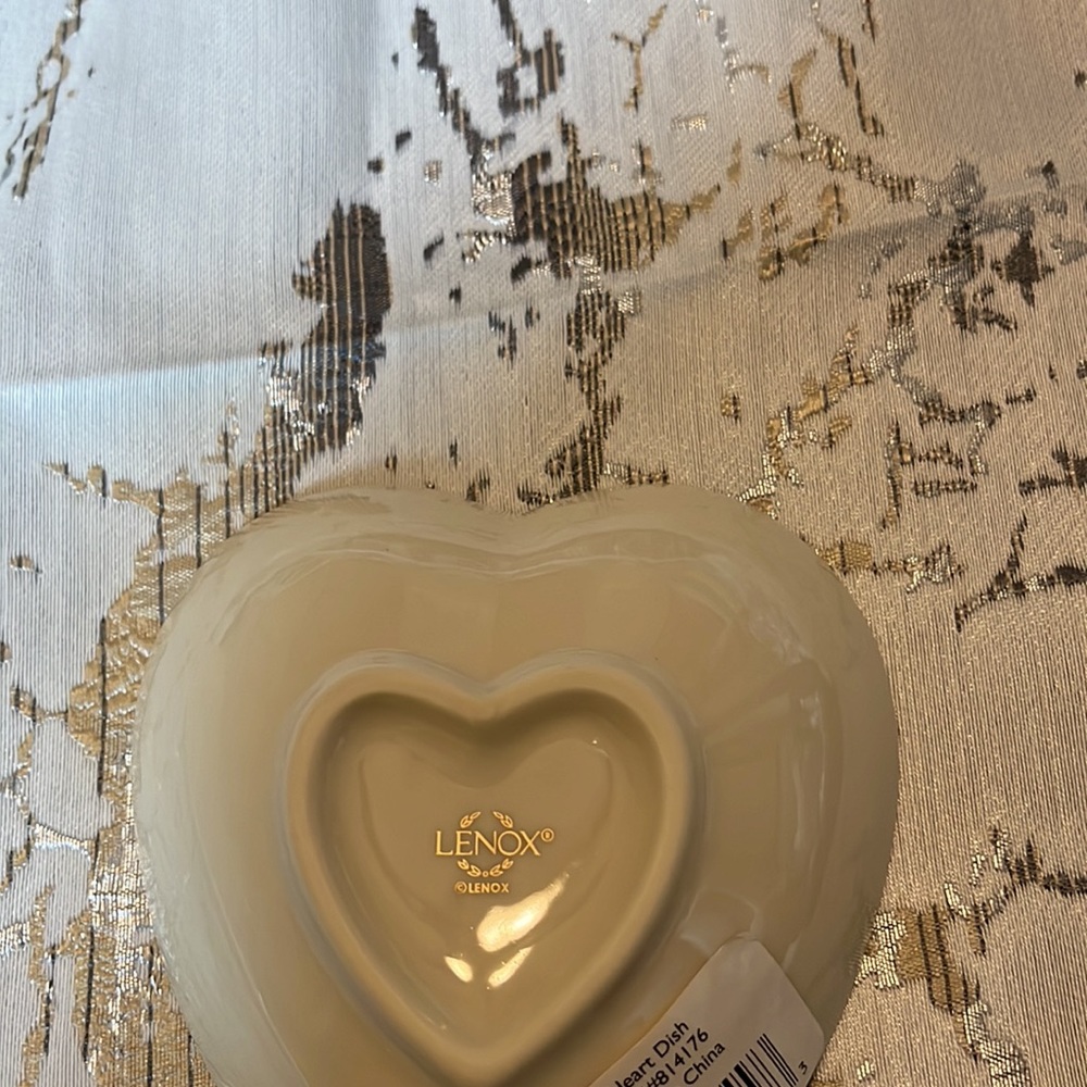 Lenox heart shaped candy dish or jewelry holder cream with gold accents - Picture 3 of 10